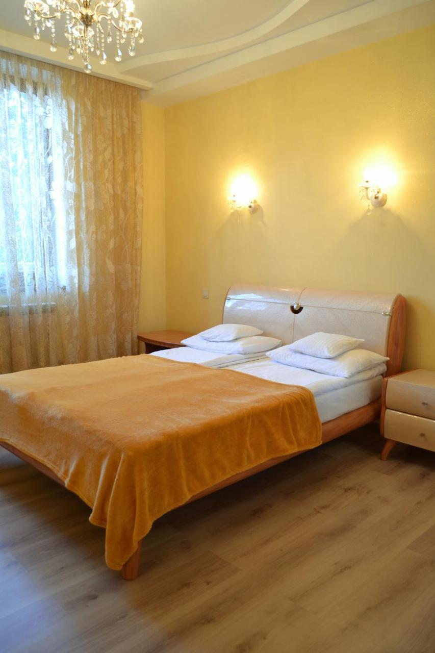 Hotel Aquarius Чорноморськ Екстер'єр фото