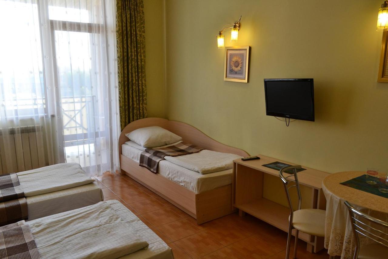 Hotel Aquarius Чорноморськ Екстер'єр фото